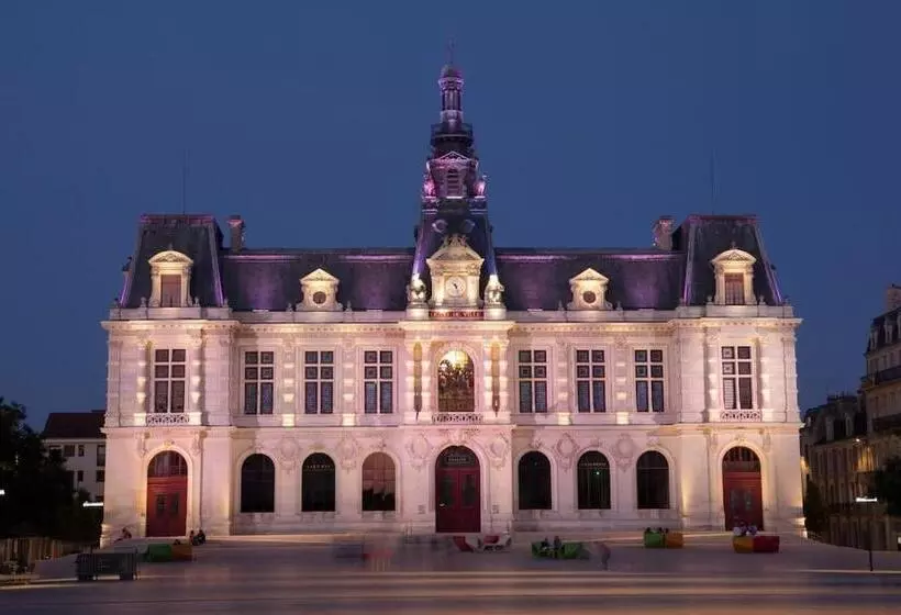 • Bel Appartement   Centre Historique De Poitiers