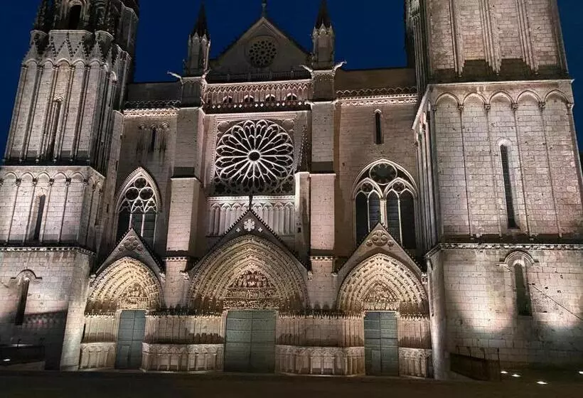 • Bel Appartement   Centre Historique De Poitiers