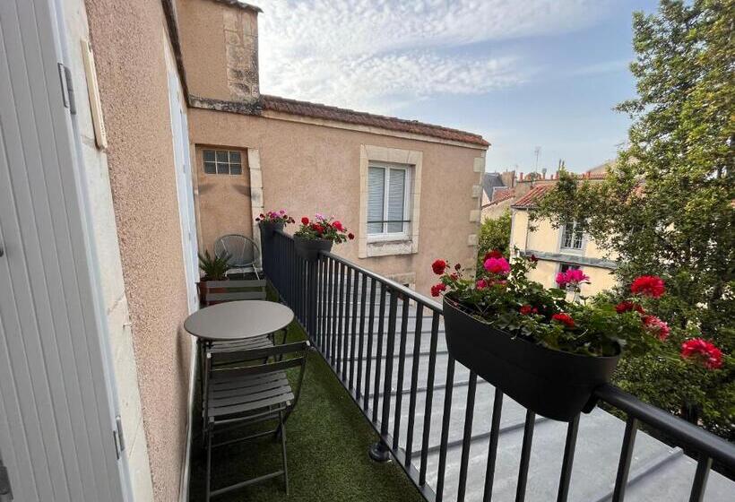 • Bel Appartement   Centre Historique De Poitiers