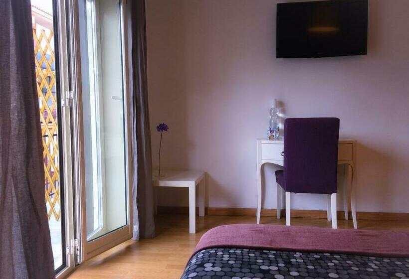 Bed and Breakfast Policlinico Apartments