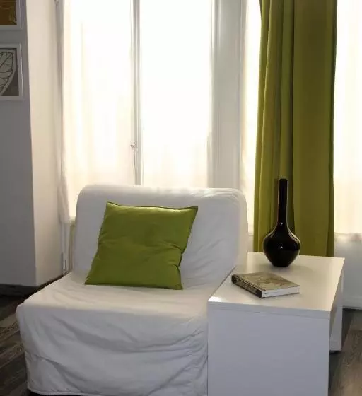 تختخواب و صبحانه Le Muse