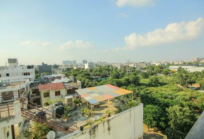 Hotel Collection O Corporate Suite Near Omaxe Celebration Mall