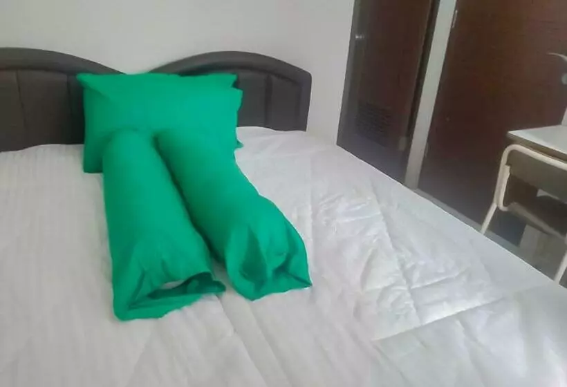 Hotelli Colombus Residence Karawang Mitra Reddoorz