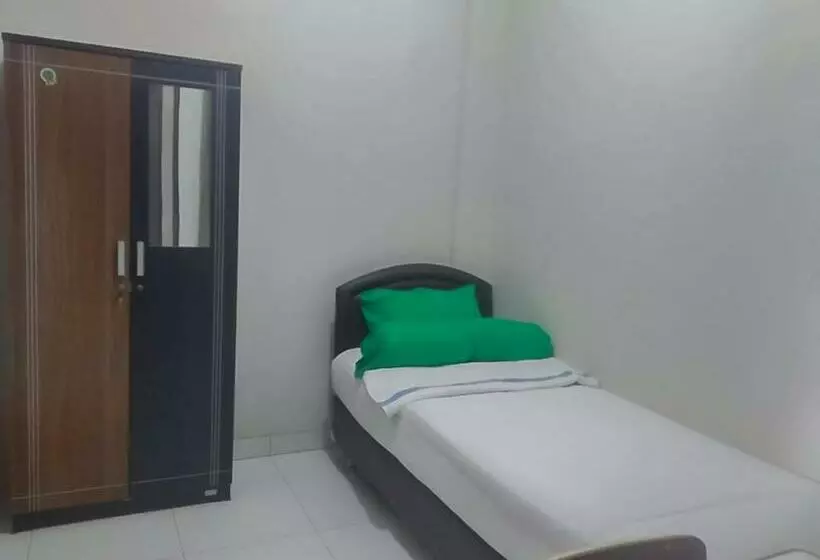 Hotelli Colombus Residence Karawang Mitra Reddoorz