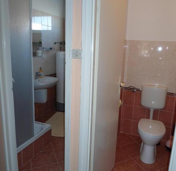 بنسيون Károly Vendégház