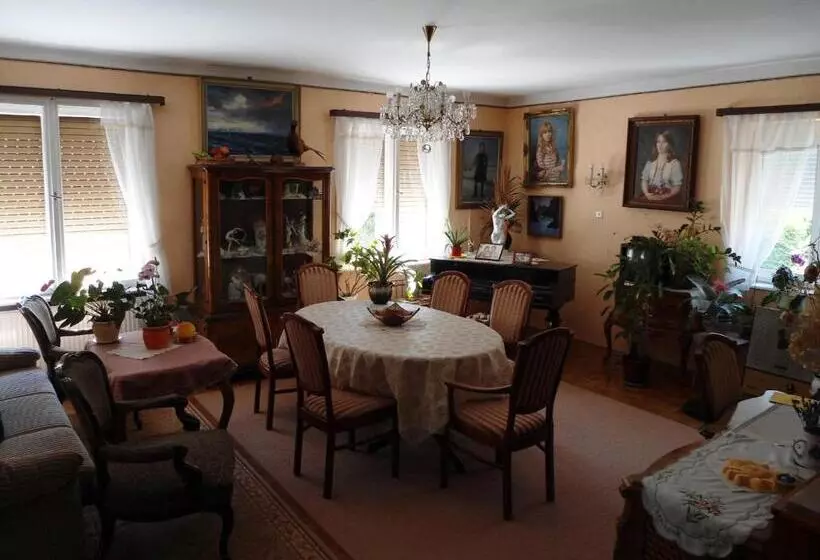 Majatalo Károly Vendégház