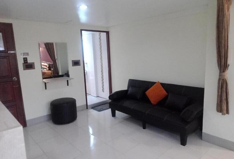 بنسيون Living Room Guesthouse & Cafe Bar