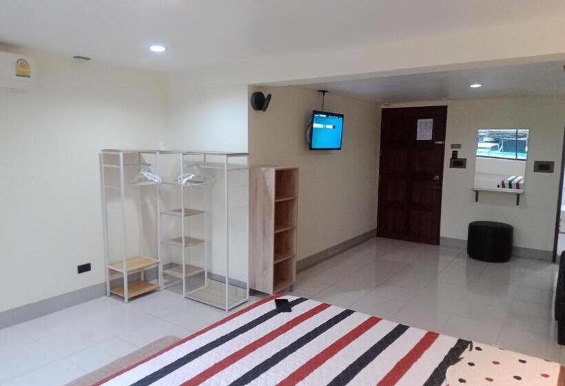 بنسيون Living Room Guesthouse & Cafe Bar