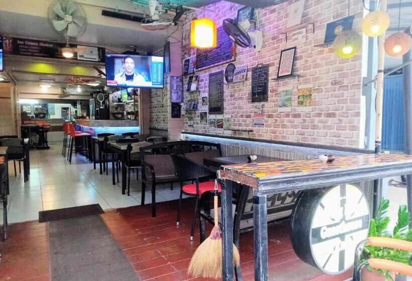 بنسيون Living Room Guesthouse & Cafe Bar