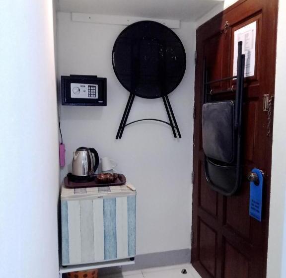 بنسيون Living Room Guesthouse & Cafe Bar