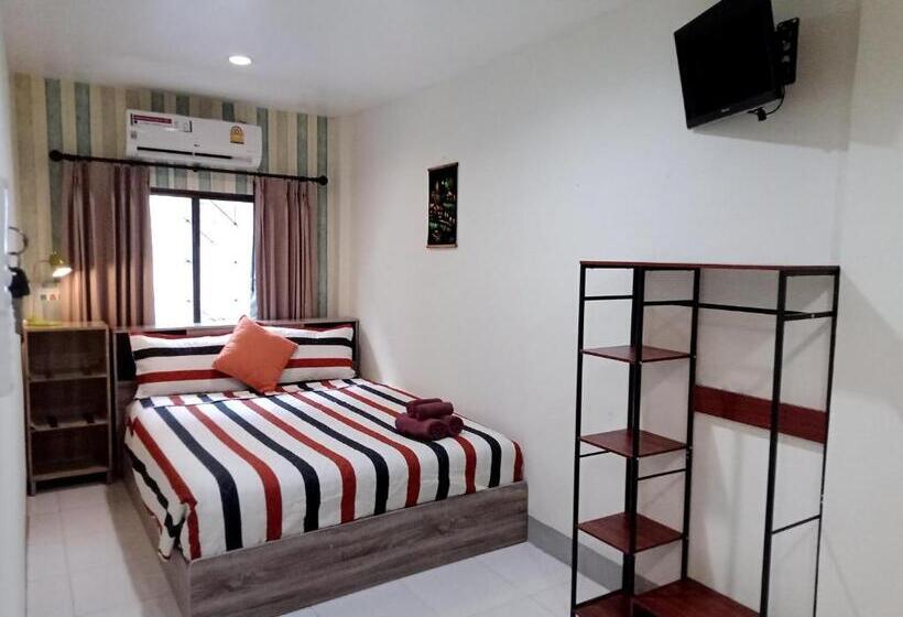 بنسيون Living Room Guesthouse & Cafe Bar