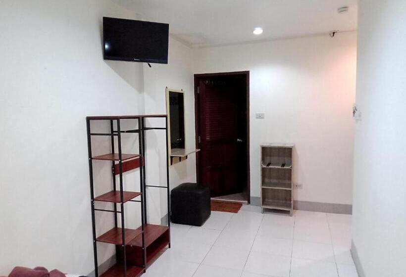 بنسيون Living Room Guesthouse & Cafe Bar