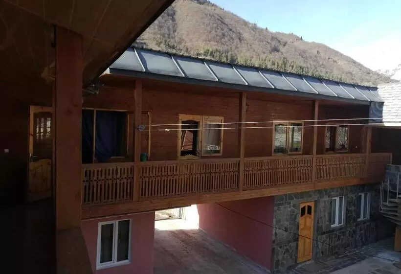 پانسیون Tako S House