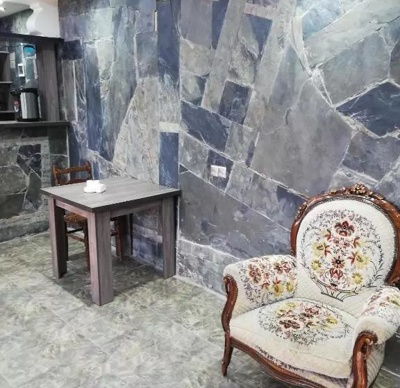 پانسیون Tako S House
