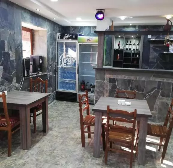 پانسیون Tako S House