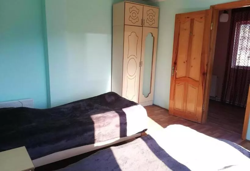 پانسیون Tako S House