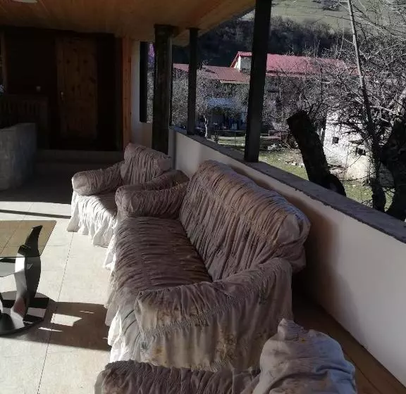 پانسیون Tako S House