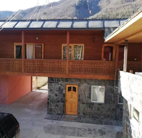 پانسیون Tako S House
