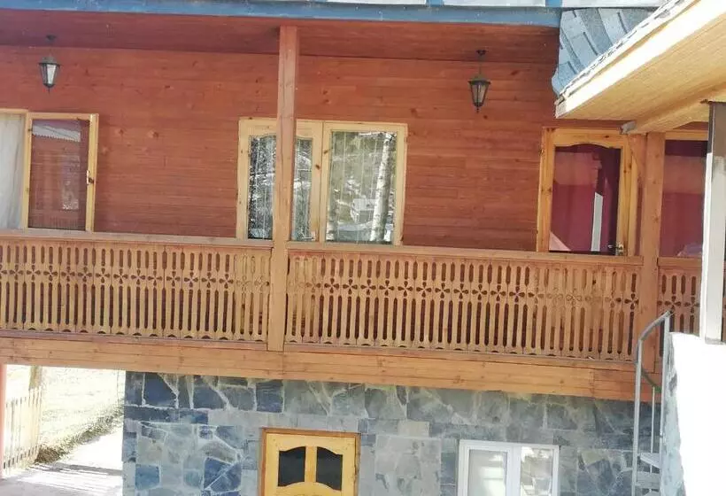 پانسیون Tako S House