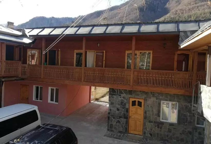 پانسیون Tako S House