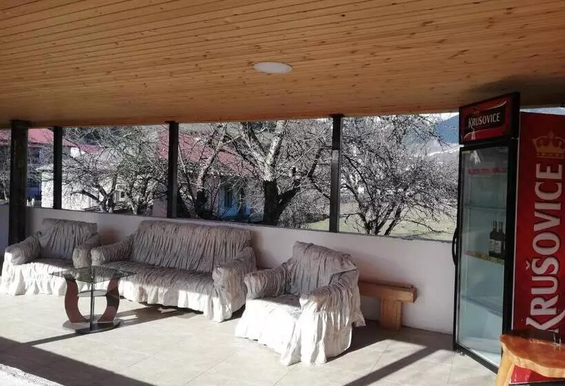 پانسیون Tako S House