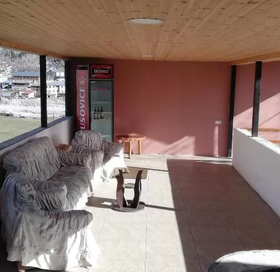 پانسیون Tako S House