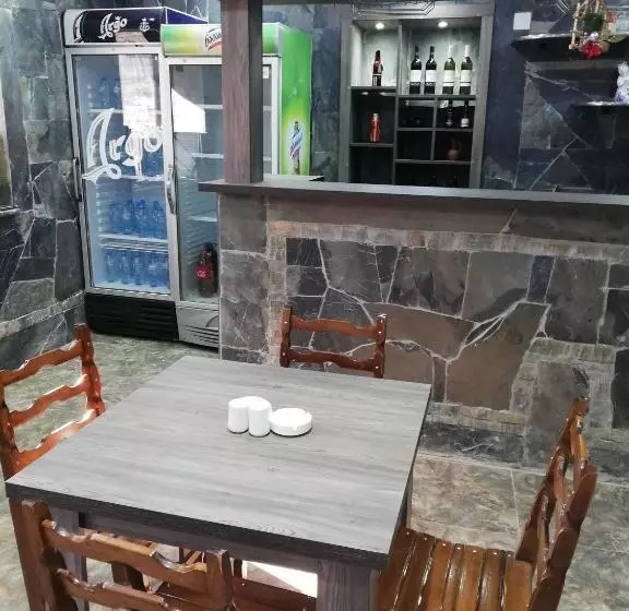 پانسیون Tako S House