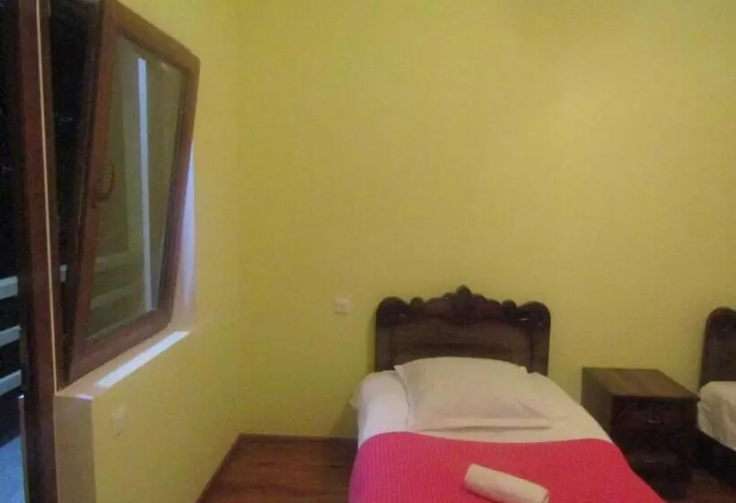 پانسیون Tako S House