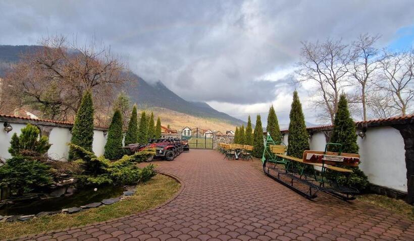 Pensiunea Casa Zarnesteana