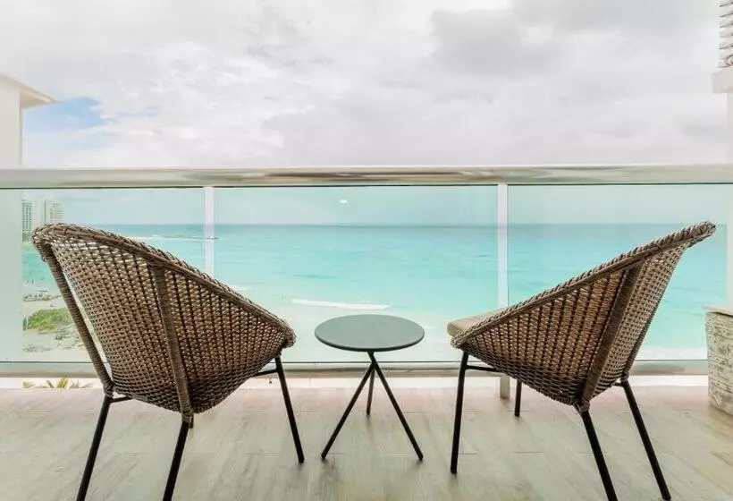 The Ocean Vibes Suites By Casa Paraiso