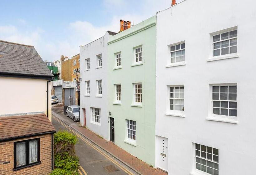 Beautiful Central 3 Bed W/roof Terrace & Parking