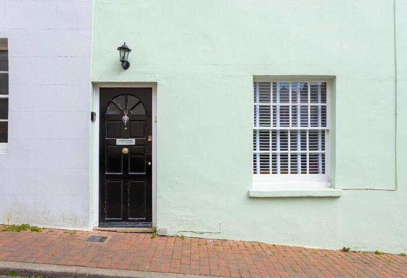 Beautiful Central 3 Bed W/roof Terrace & Parking