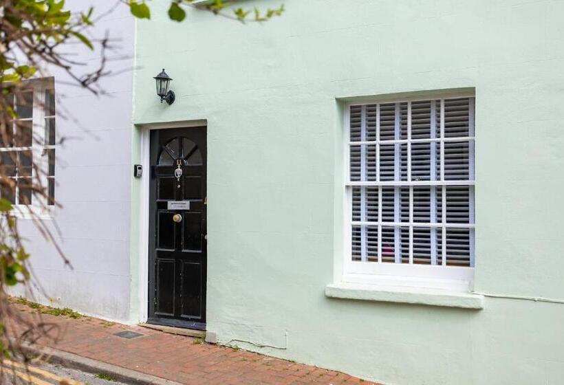 Beautiful Central 3 Bed W/roof Terrace & Parking