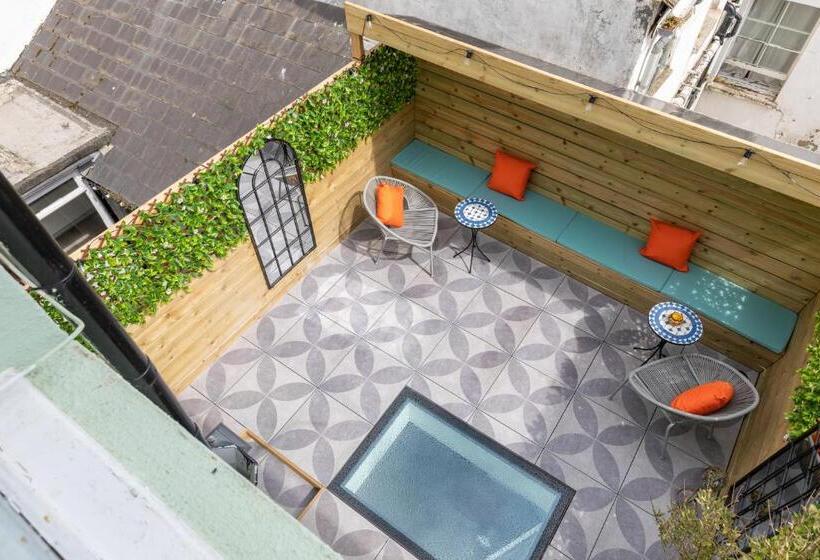 Beautiful Central 3 Bed W/roof Terrace & Parking