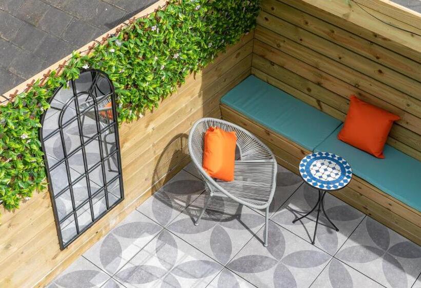 Beautiful Central 3 Bed W/roof Terrace & Parking