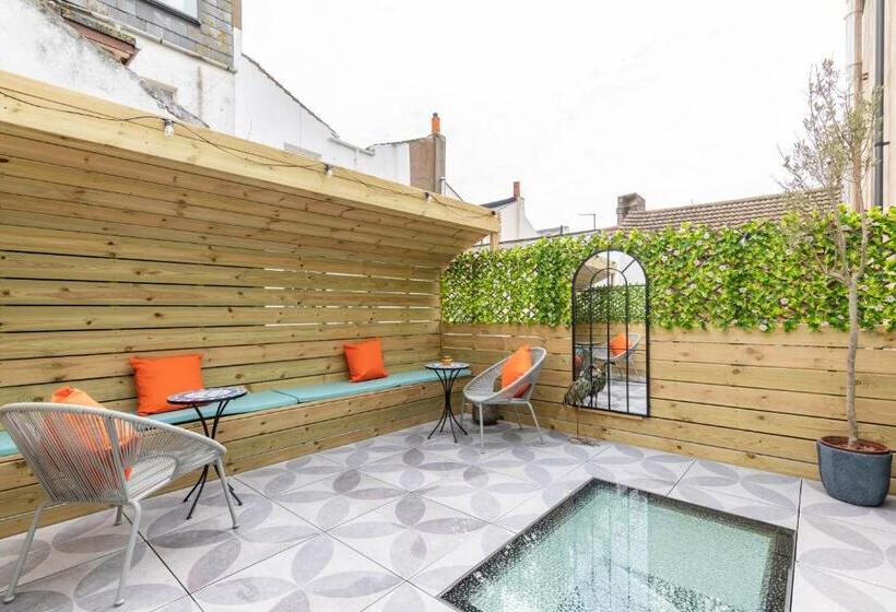 Beautiful Central 3 Bed W/roof Terrace & Parking