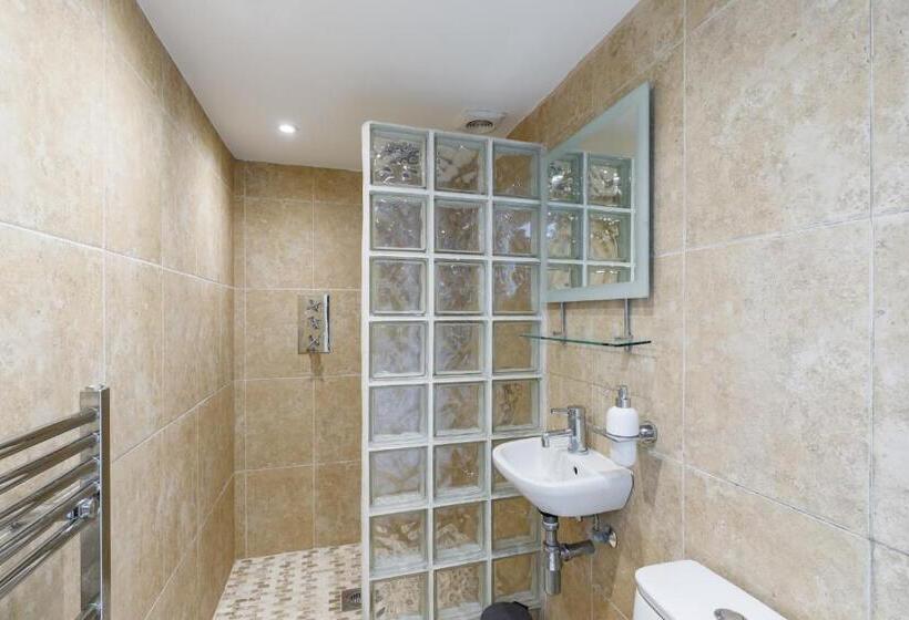 Beautiful Central 3 Bed W/roof Terrace & Parking