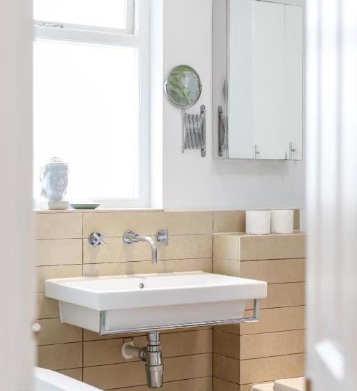 Beautiful Central 3 Bed W/roof Terrace & Parking