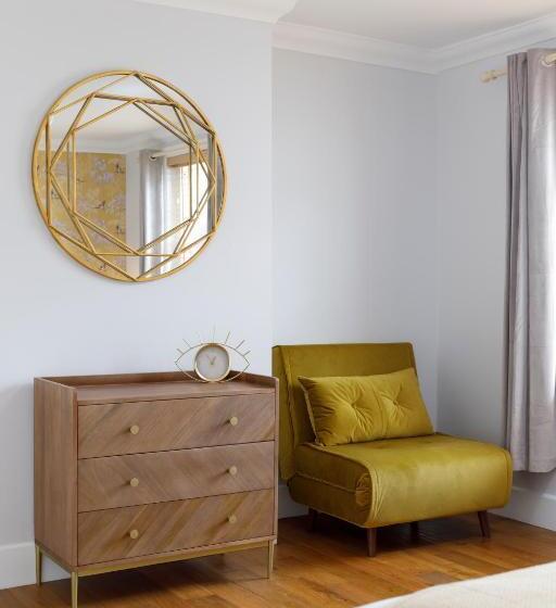 Beautiful Central 3 Bed W/roof Terrace & Parking