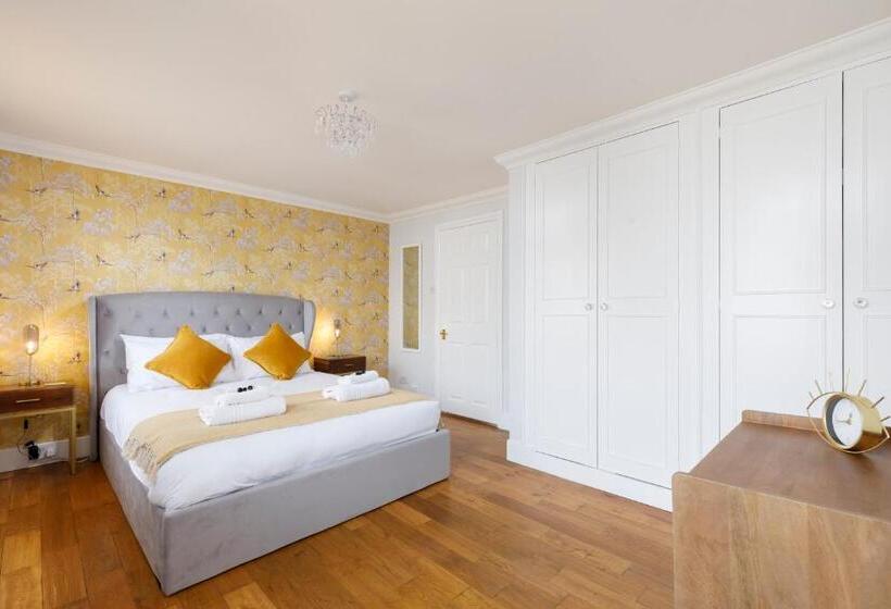 Beautiful Central 3 Bed W/roof Terrace & Parking