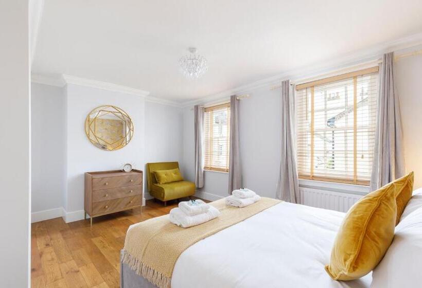 Beautiful Central 3 Bed W/roof Terrace & Parking