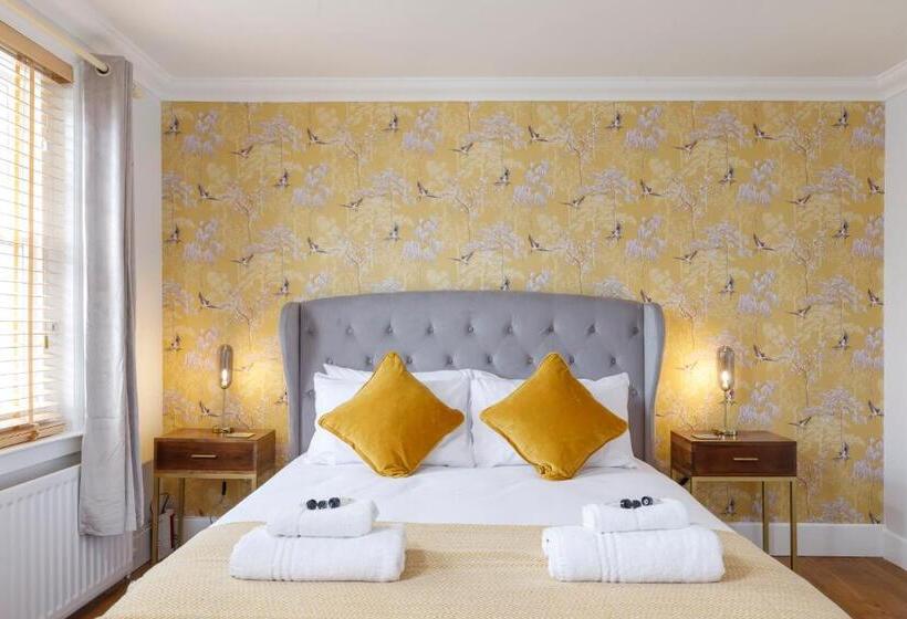 Beautiful Central 3 Bed W/roof Terrace & Parking