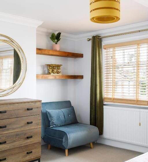 Beautiful Central 3 Bed W/roof Terrace & Parking