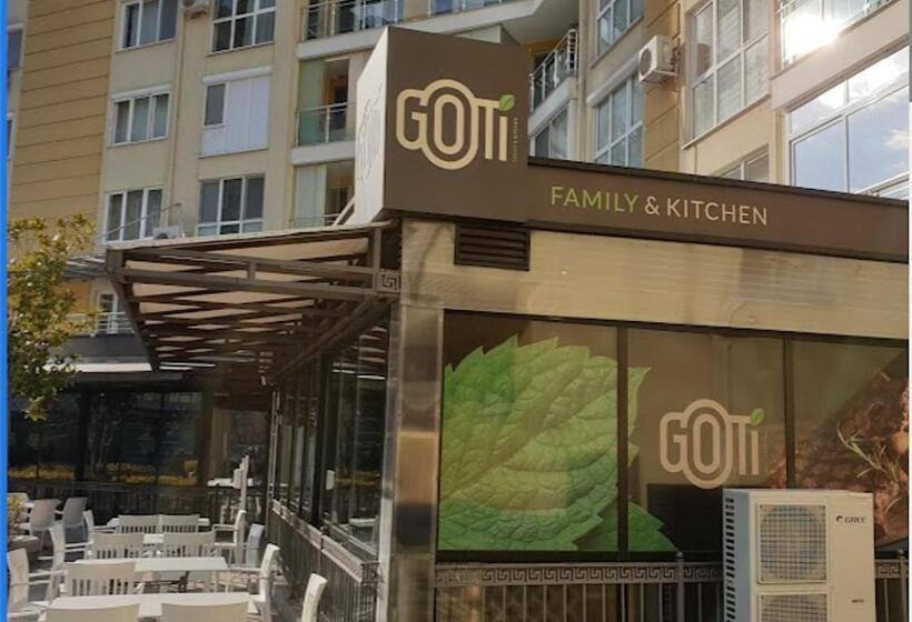 Bright Apartment For 5 Guests With Free Parking