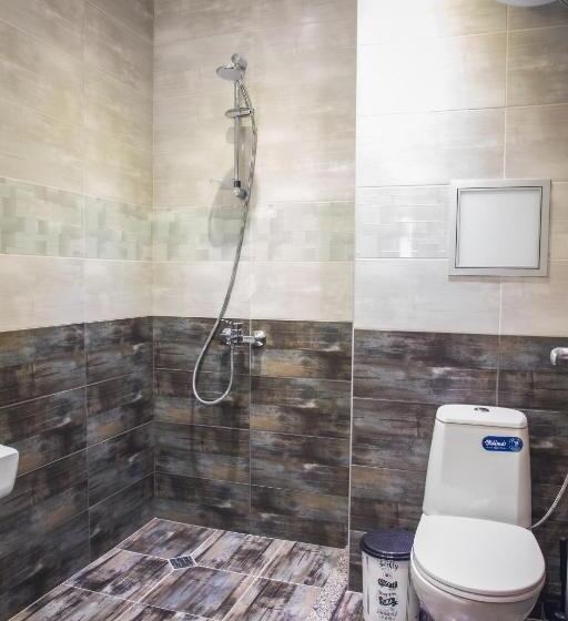 Bright Apartment For 5 Guests With Free Parking