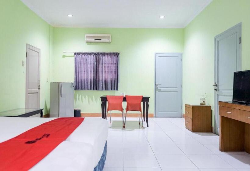 בית מלון כפרי Reddoorz Plus @ Jalan Iskandar Muda Medan