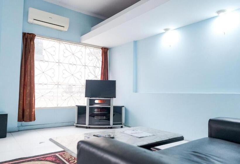 בית מלון כפרי Reddoorz Plus @ Jalan Iskandar Muda Medan