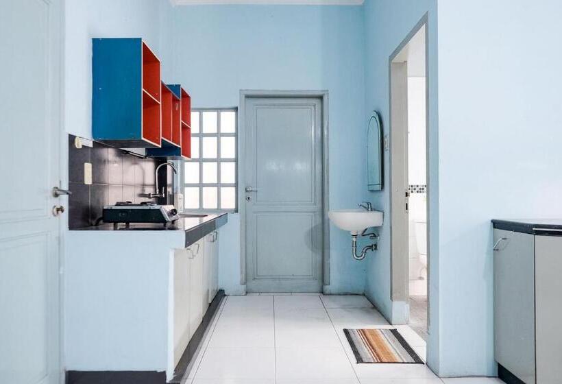 בית מלון כפרי Reddoorz Plus @ Jalan Iskandar Muda Medan