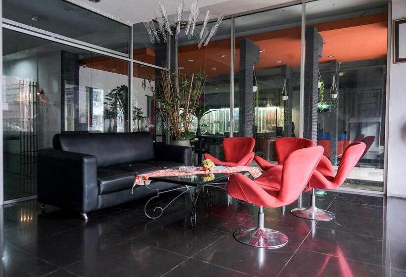 בית מלון כפרי Reddoorz Plus @ Jalan Iskandar Muda Medan