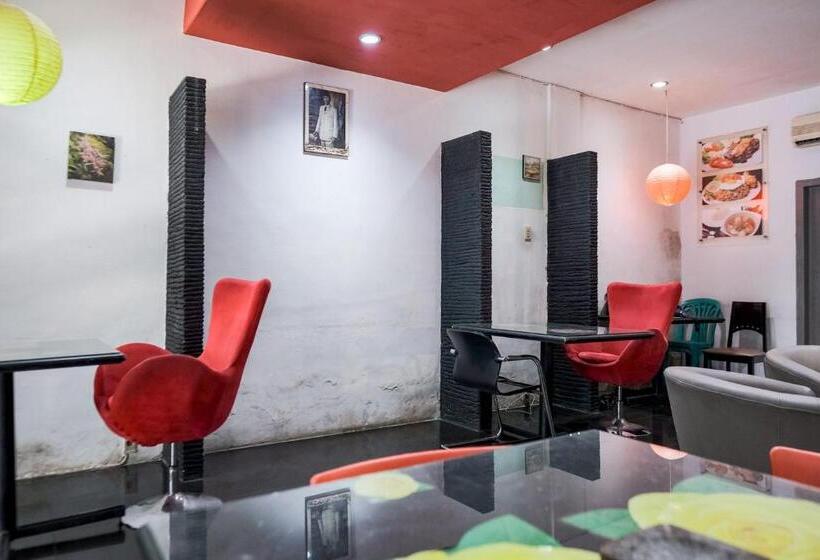 בית מלון כפרי Reddoorz Plus @ Jalan Iskandar Muda Medan